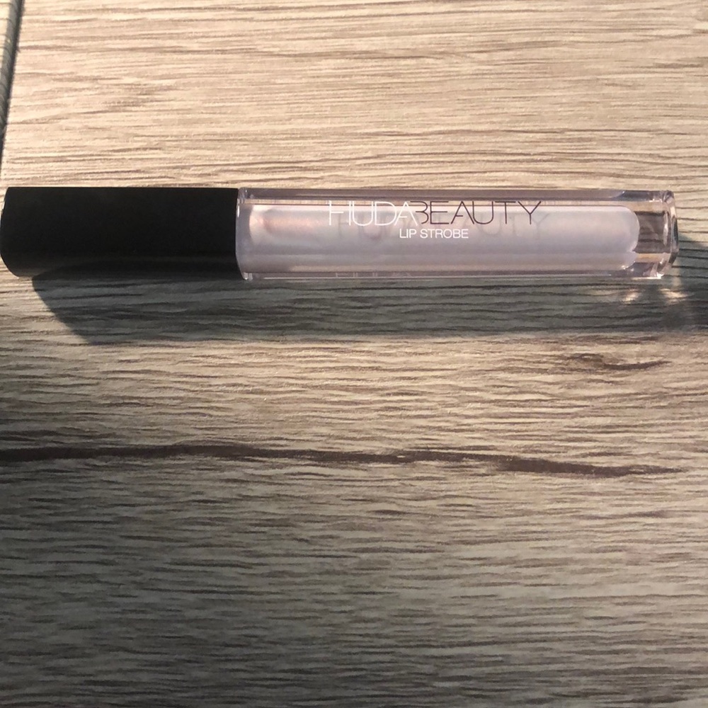 3/$30 HUDA BEAUTY Lip Strobe in Enchanting